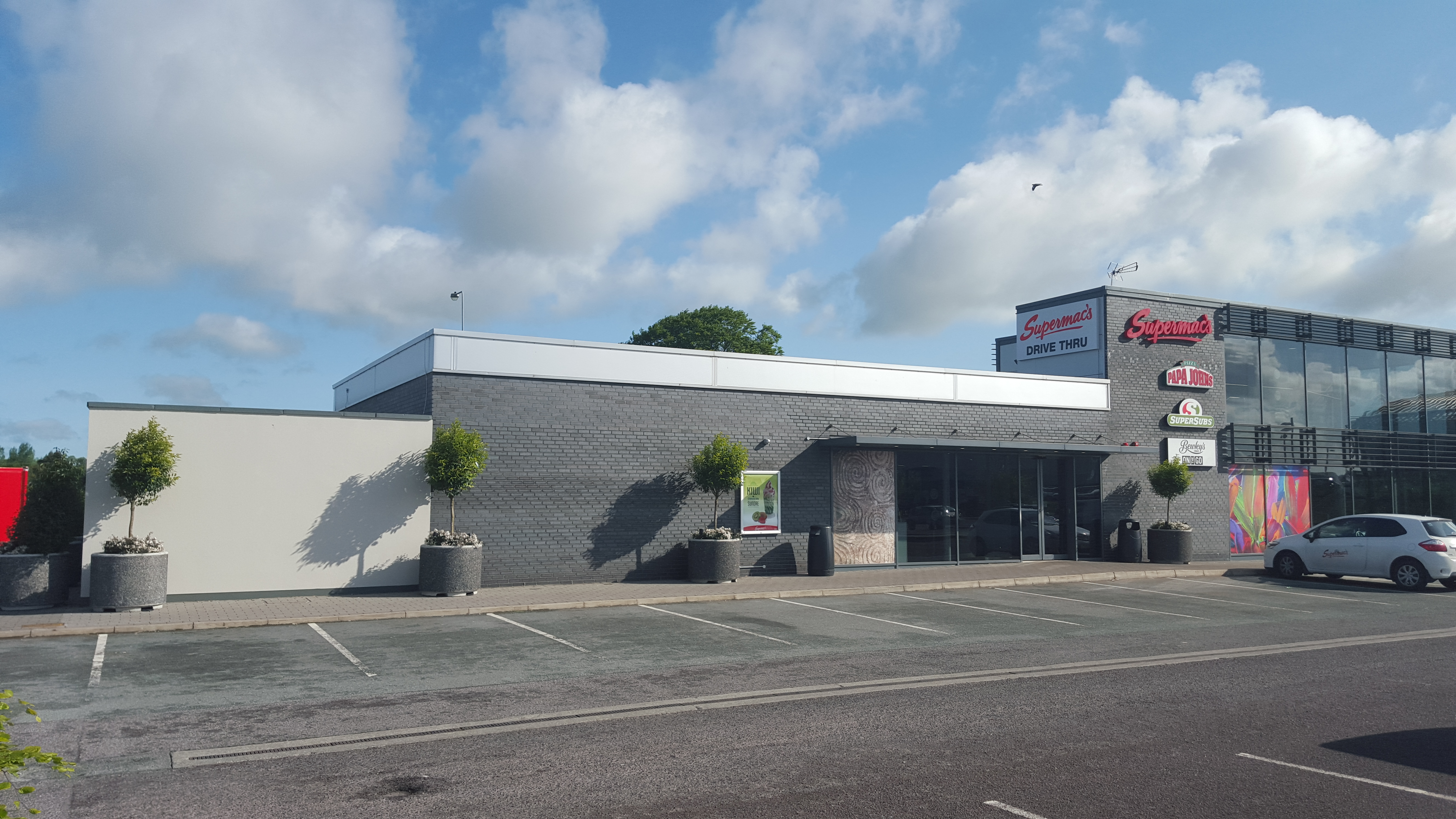 Supermac’s Drogheda Louth - takeaway, pizza, and drive-thru restaurant