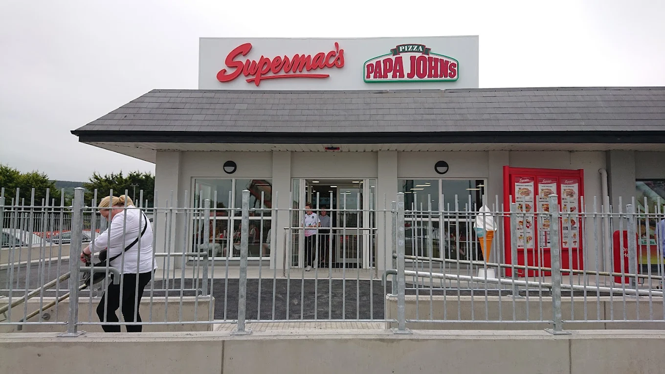 Exterior view of Supermac's Wexford located in Larkin's Cross at O'Brien's Service Station