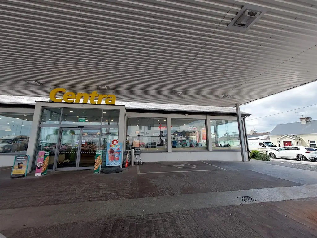 Exterior view of Supermac's and Papa John's Kildorrerey located in a Circle K Service Station