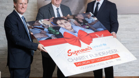 Peter Power, Executive Director of UNICEF Ireland, Pat McDonagh of Supermac’s, and UNICEF Ambassador Joe Canning pictured at the launch of the Supermac’s Annual Charity Fundraiser in aid of UNICEF’s Gaza Appeal.